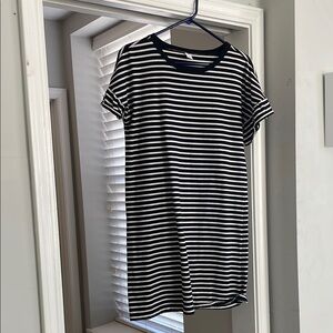 Women’s Old Navy Black and White Striped T-Shirt Dress